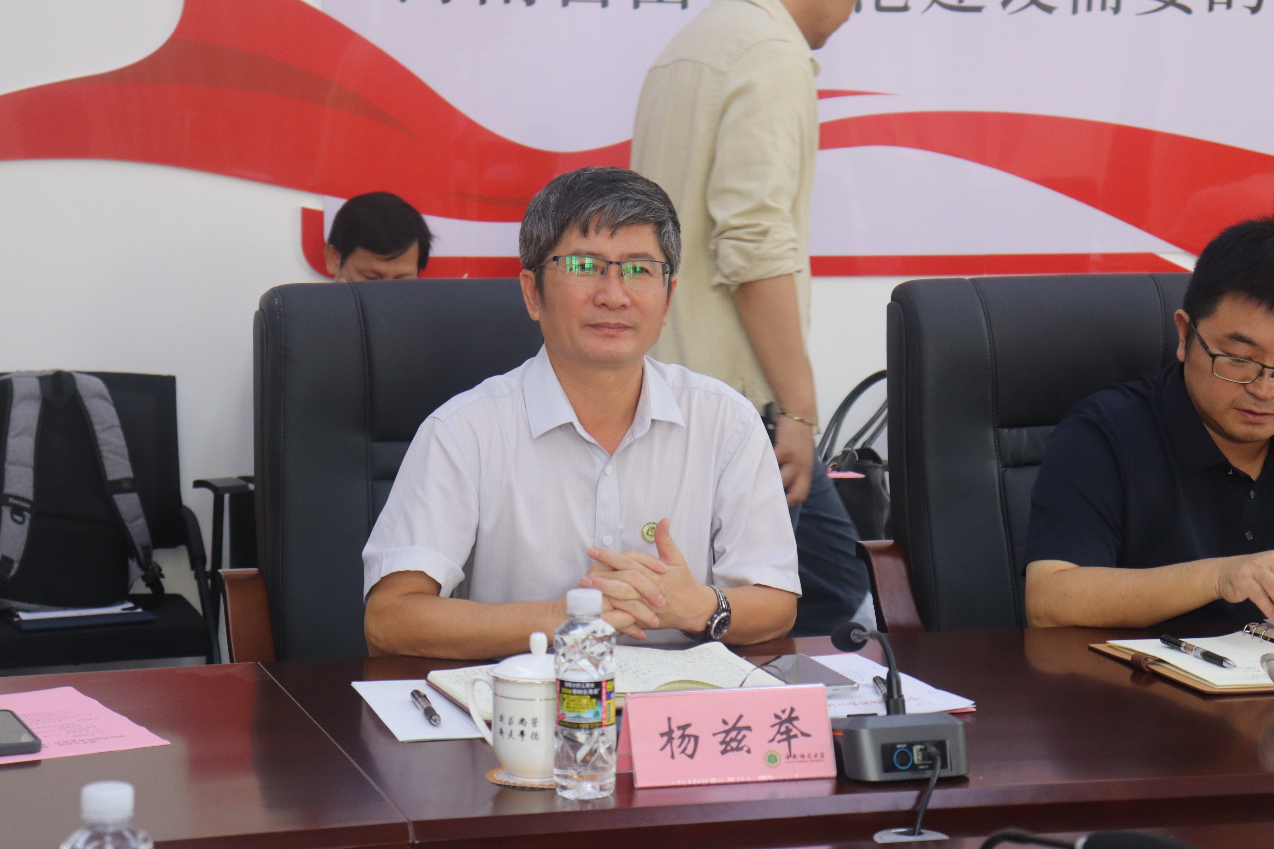 省委宣传部与我校召开部校共建新闻传播与影视学院院务委员会（扩大）座谈会