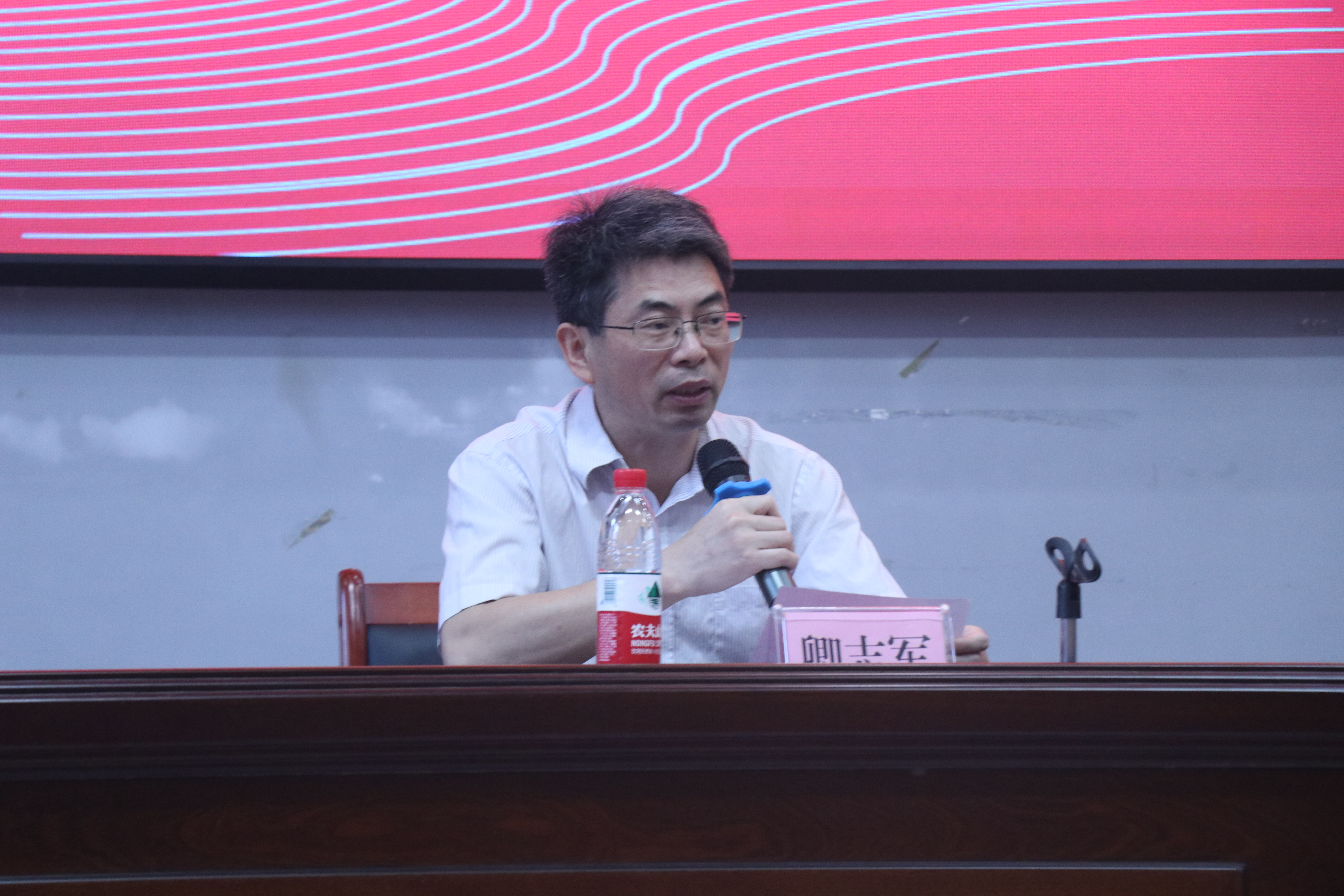 我院举办“新闻传播类学术论文的选题与写作”学术讲座