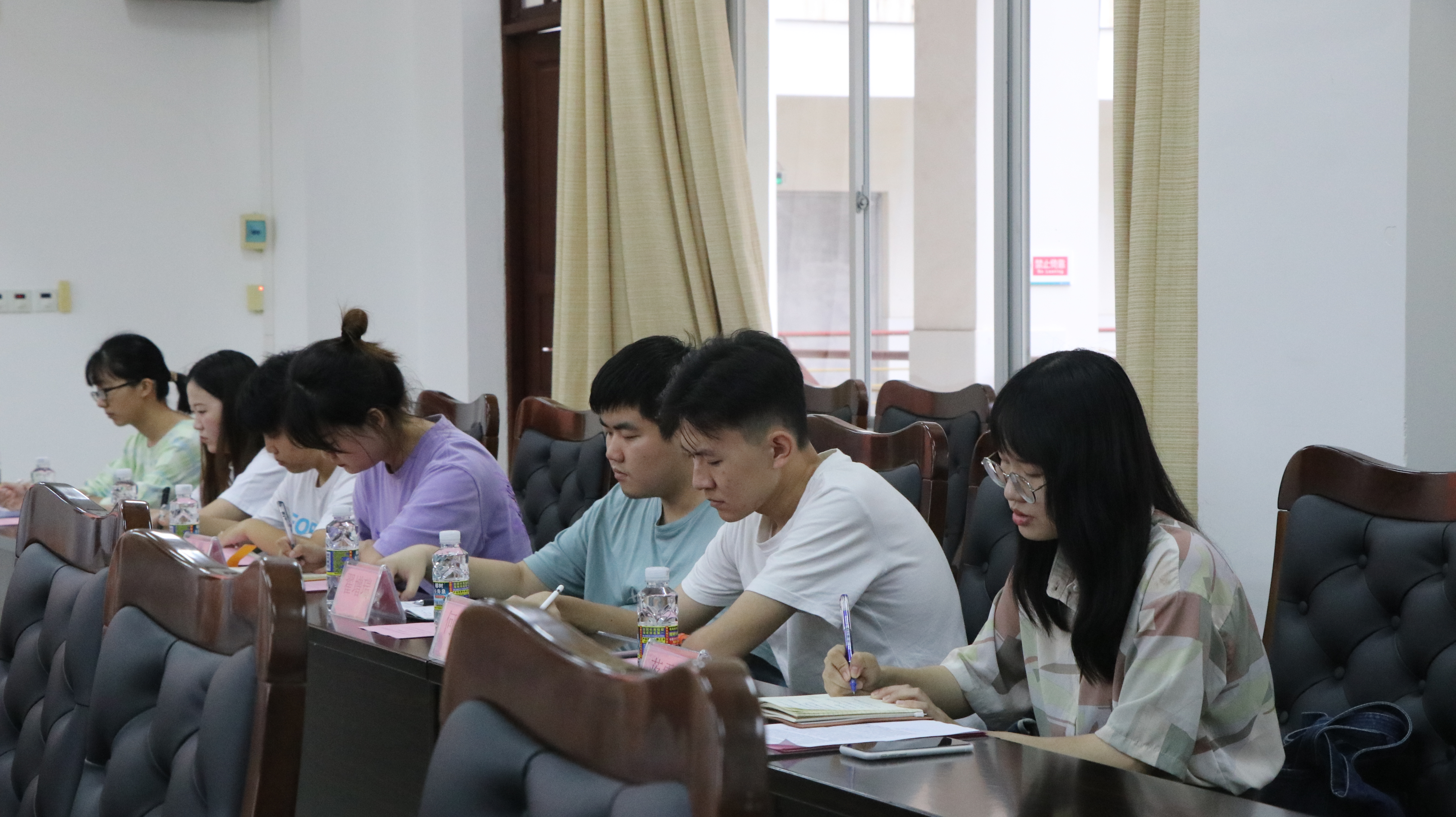 中宣部新闻阅评小组到我院调研座谈